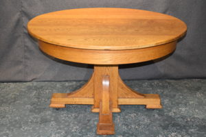 [SOLD]  Round Oak Table